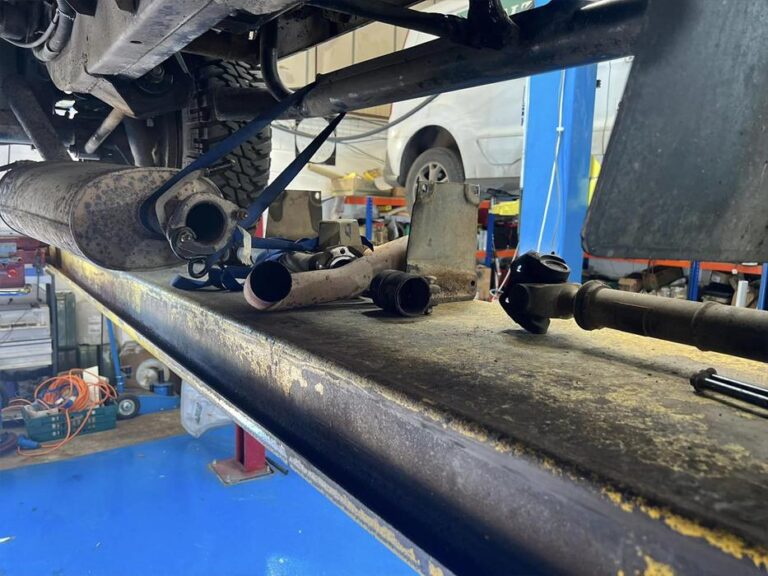 aj land rover  workshop2  700h 1 768x576